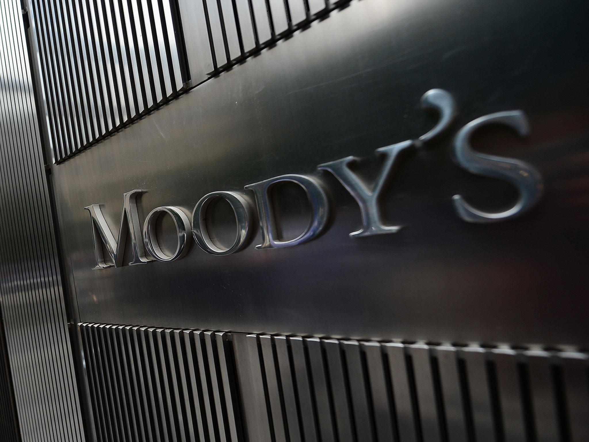 Baja Moody’s las calificaciones de ocho bancos mexicanos y del IPAB