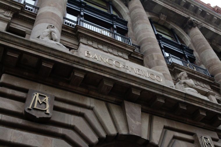 Banxico puede empezar a recortar la tasa de referencia en marzo de 2024, ¿demasiado pronto?