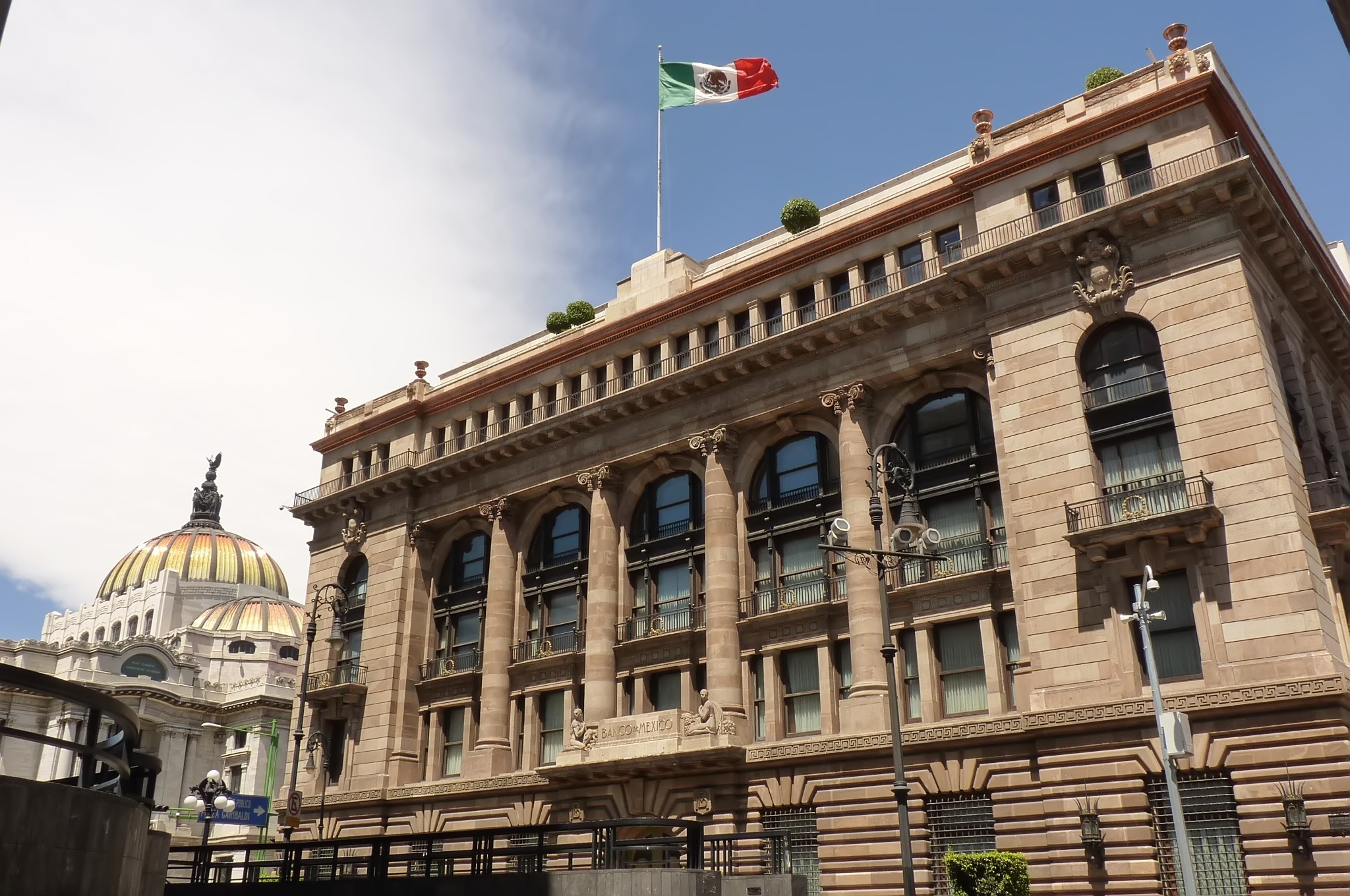 De una u otra manera, 26.1% de las empresas se ha beneficiado del “nearshoring”: Banxico