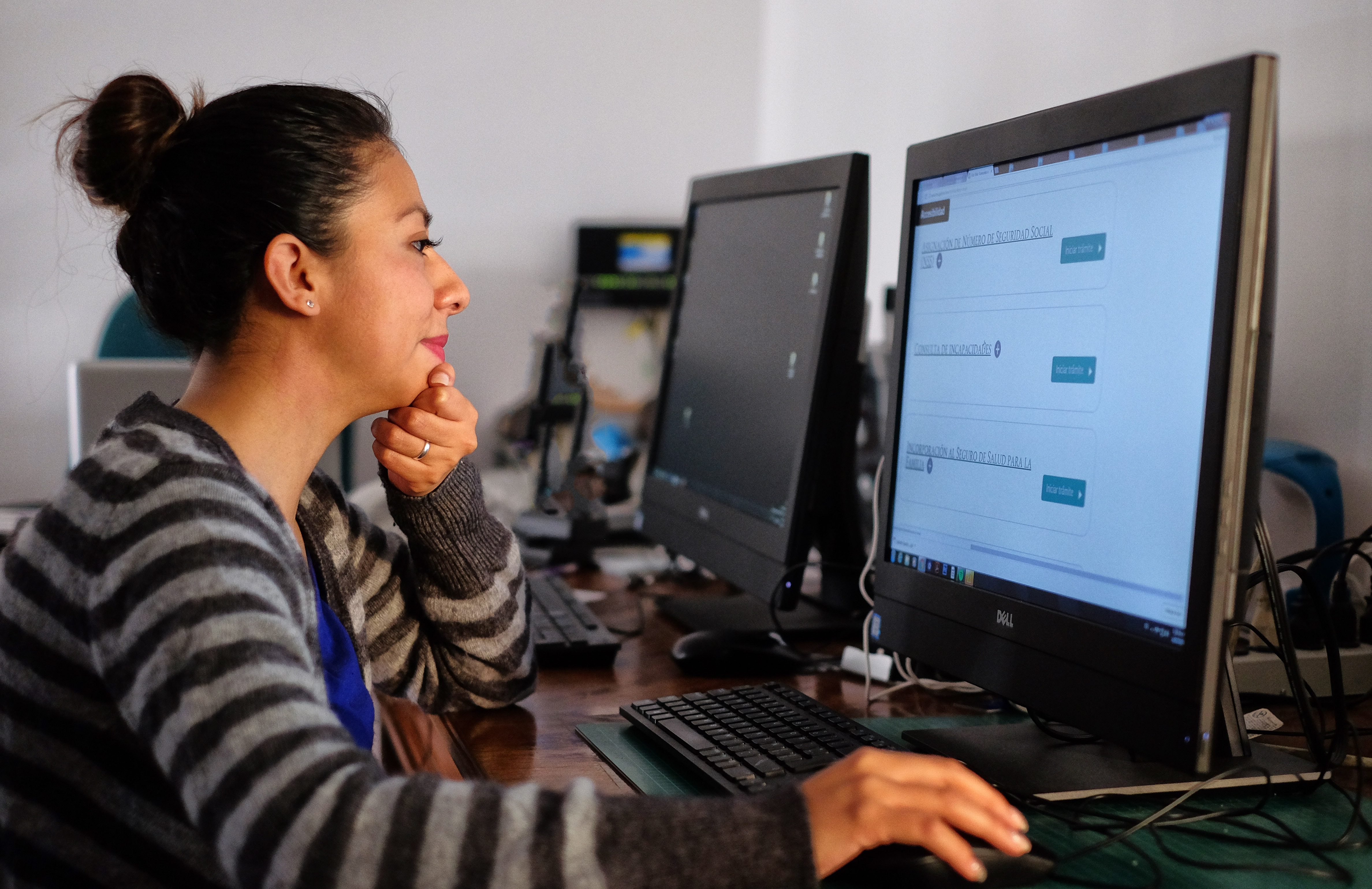 Mexicanos pasan más horas en plataformas de internet que en TV abierta: encuesta