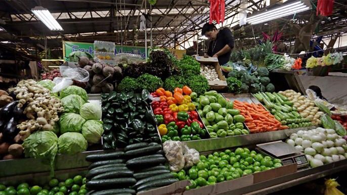 Inflación de alimentos “barre” con el aumento a los salarios: BBVA Research