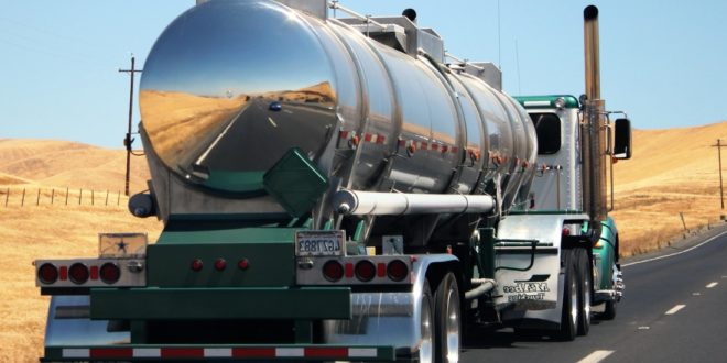 Cofece emplaza a empresas y personas del mercado de combustibles a comparecer