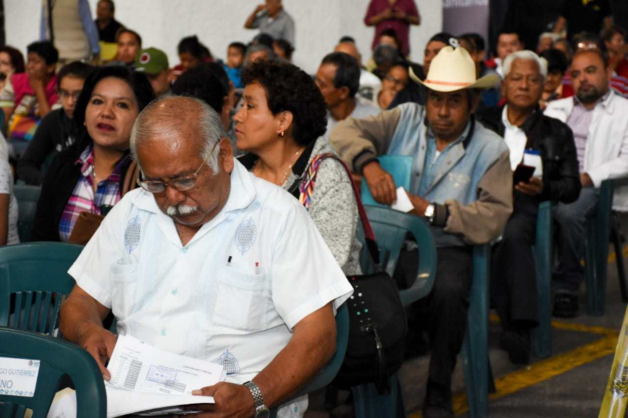 Pensión de adultos mayores puede ser mensual o quincenal: AMLO