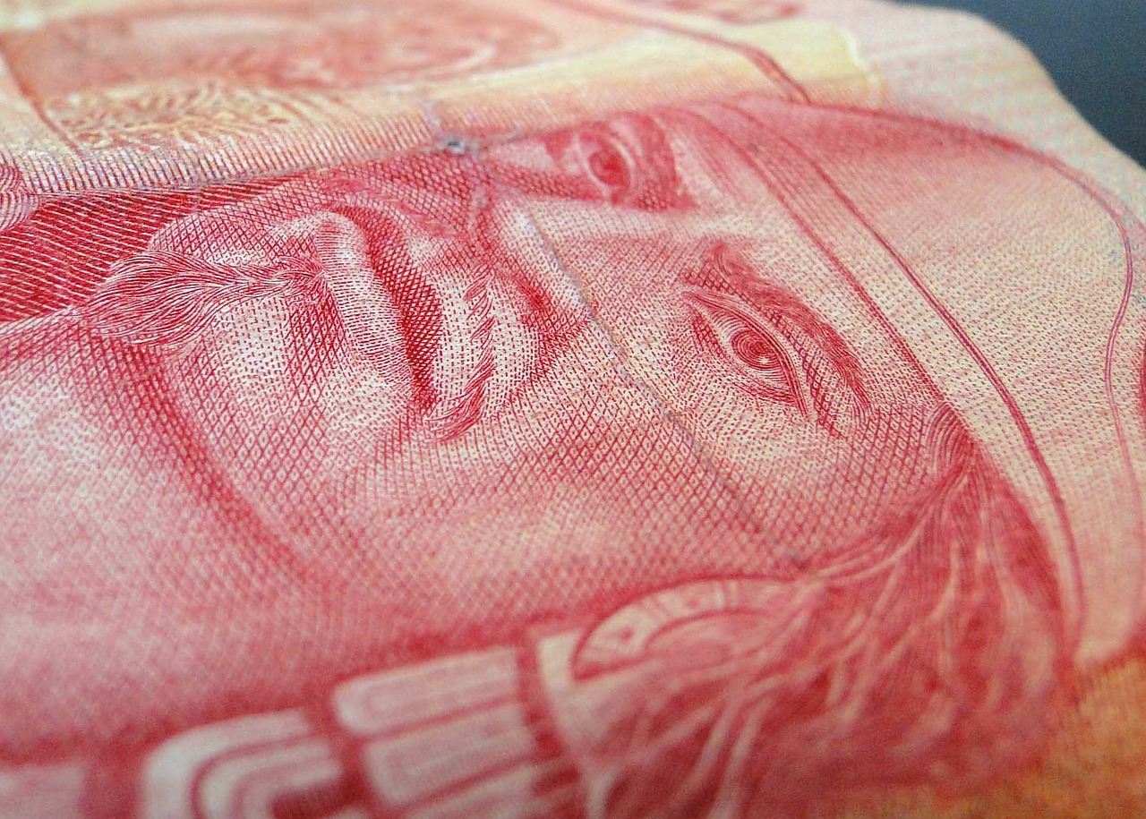 Caída del precio del crudo y ‘súperpeso’ estancan los ingresos públicos