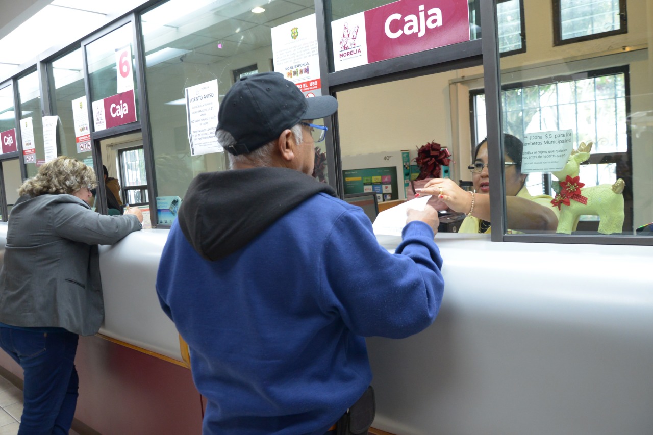 Recaudación de impuestos ha crecido 10.6% en lo que va del año: AMLO