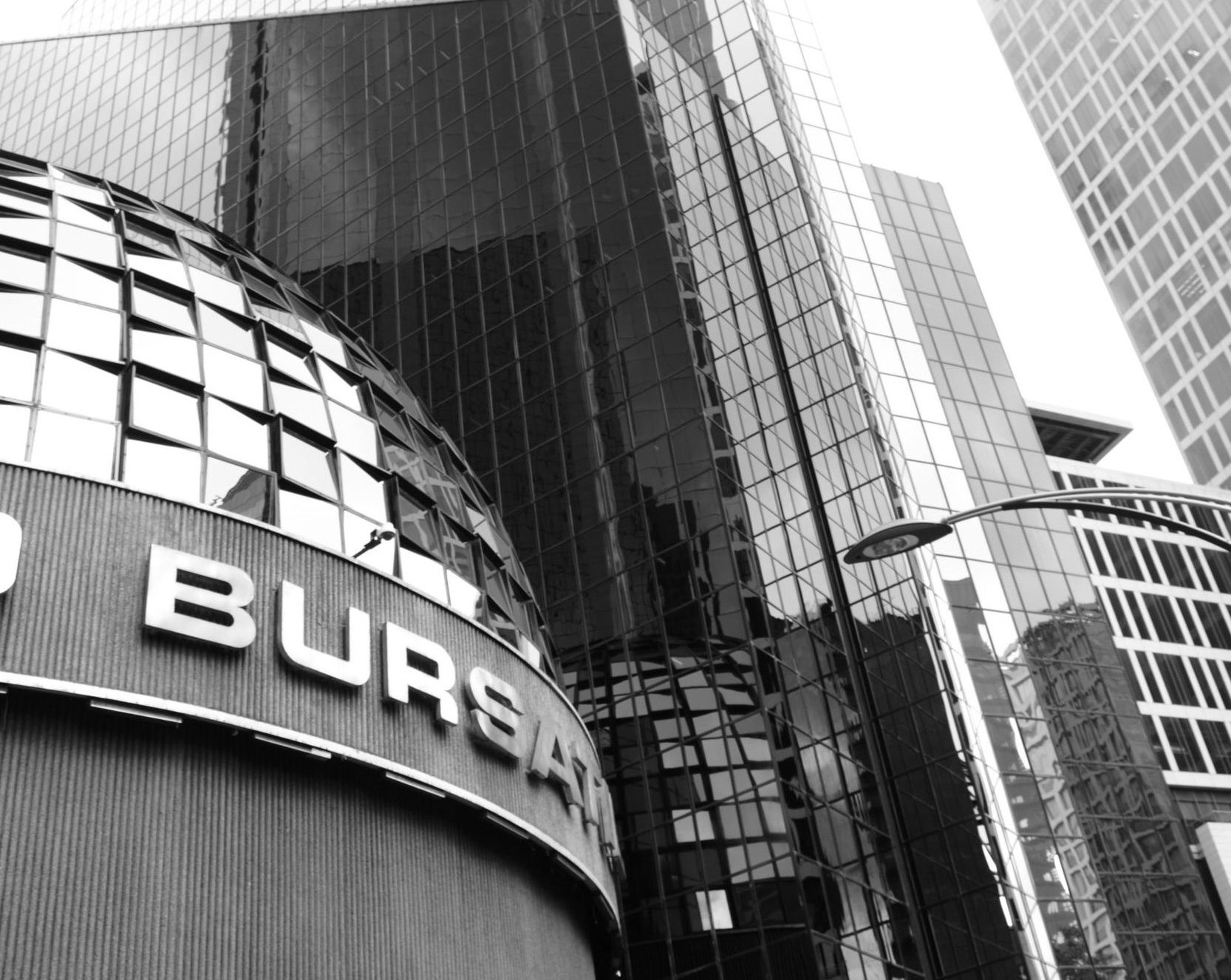 La BMV cayó 2.52% por desplome de acciones de grupos aeroportuarios