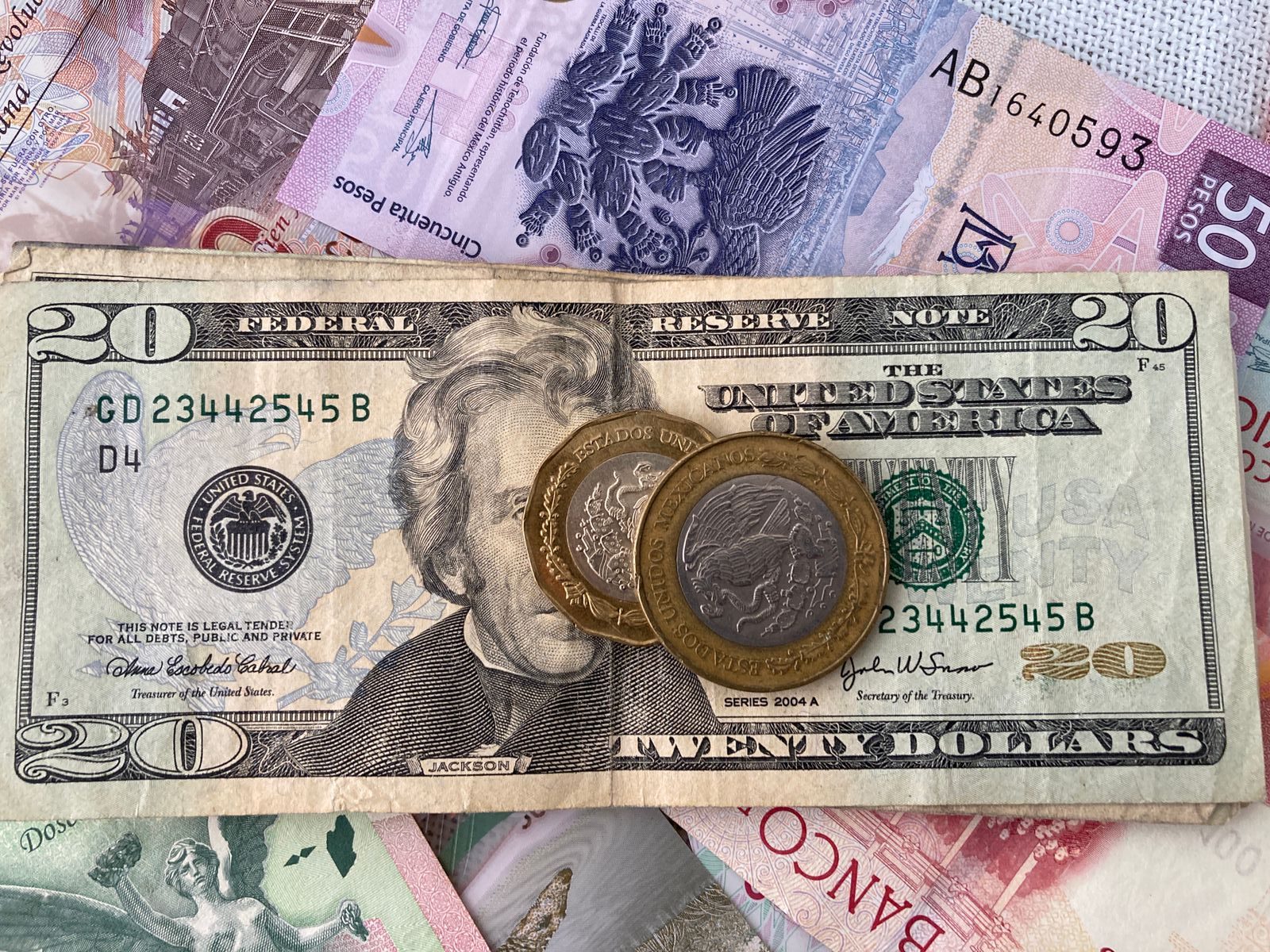 Peso mexicano hila seis jornadas consecutivas con pérdidas