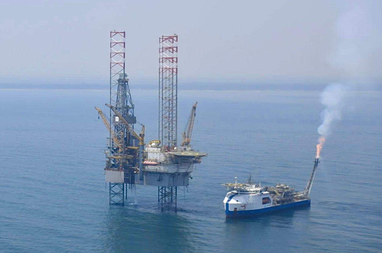 Gobierno reducirá carga tributaria de Pemex a 30% en 2024, celebra AMLO