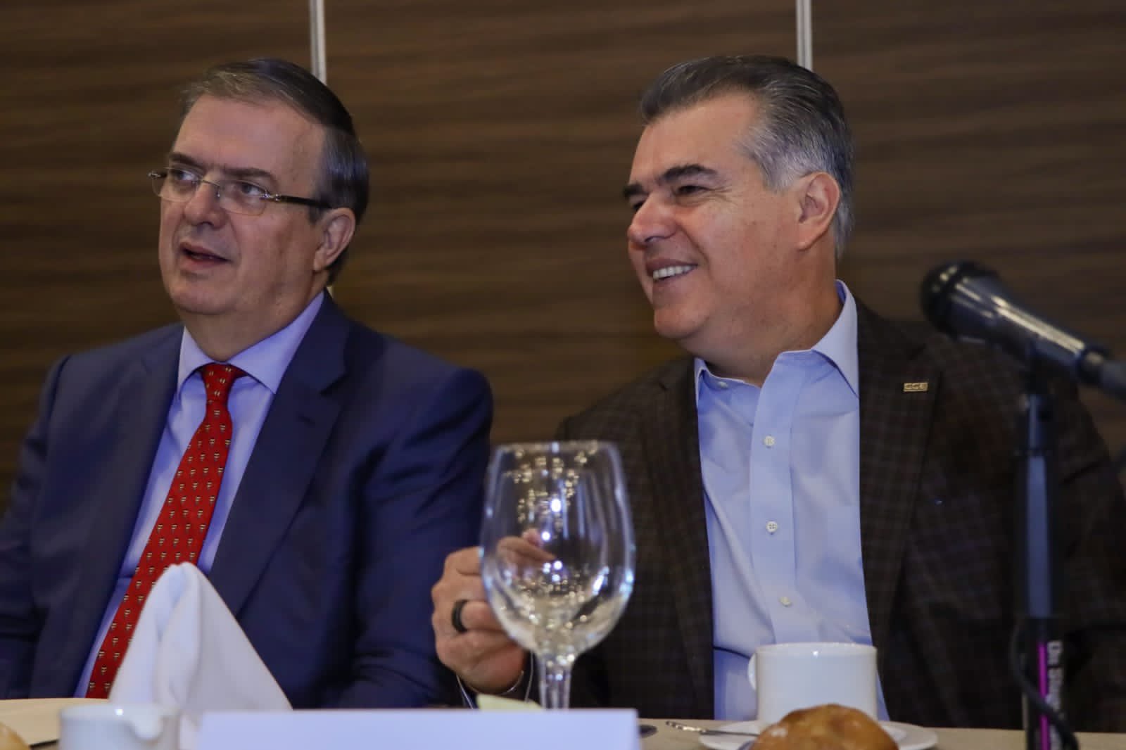 Marcelo Ebrard ofreció a los empresarios un crecimiento de 4% o 5% anual