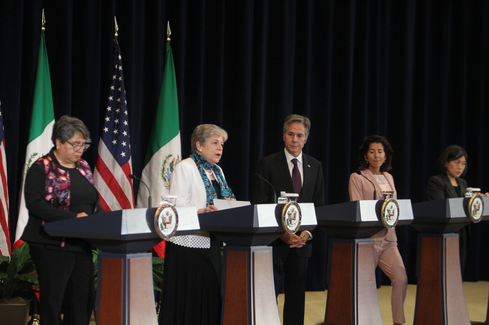 México y EU se alían para desarrollar una cadena productiva de semiconductores