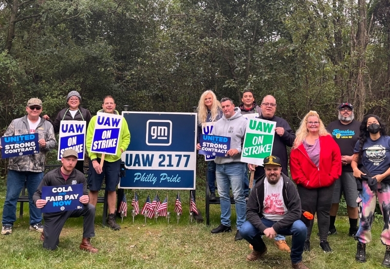 Sindicato extiende huelga automotriz en plantas de GM y Ford en Detroit