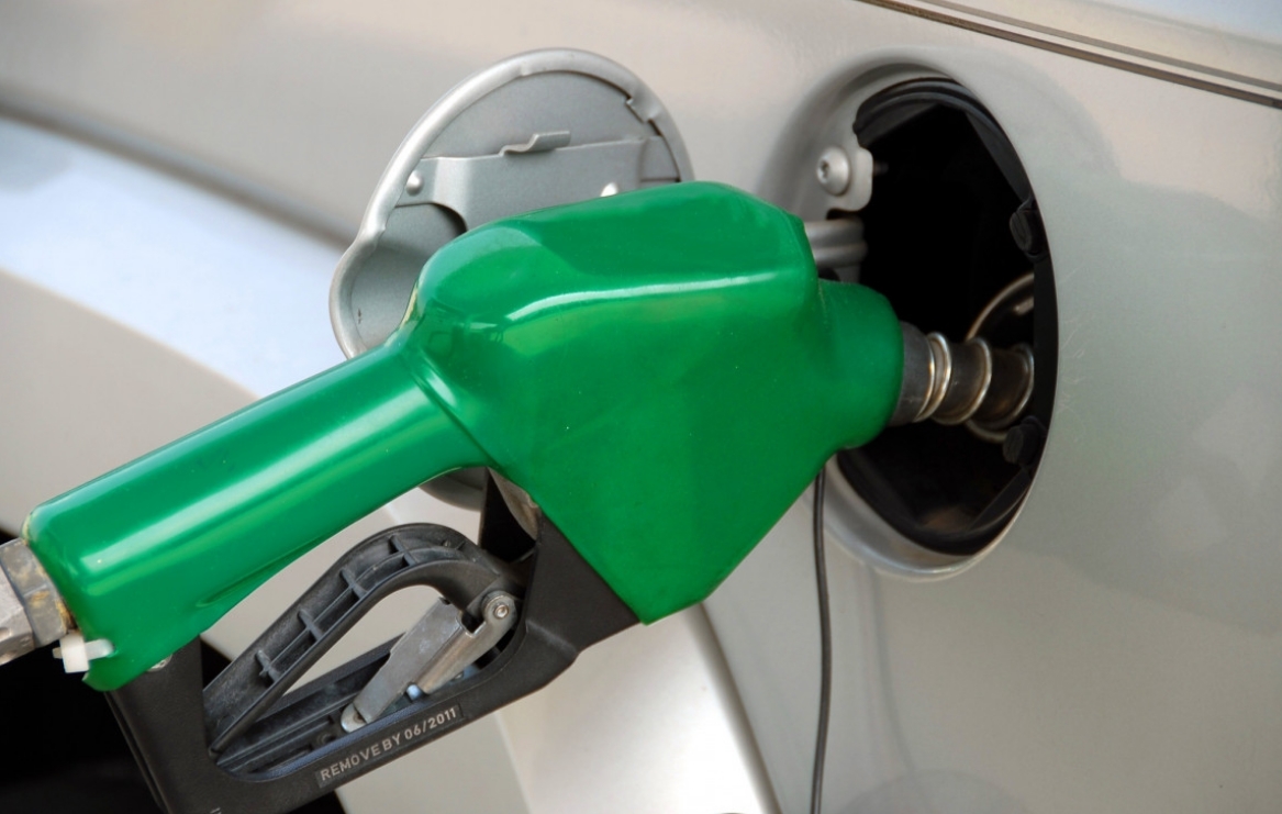 Gobierno restringe importaciones de algunos aceites, lubricantes y alcoholes