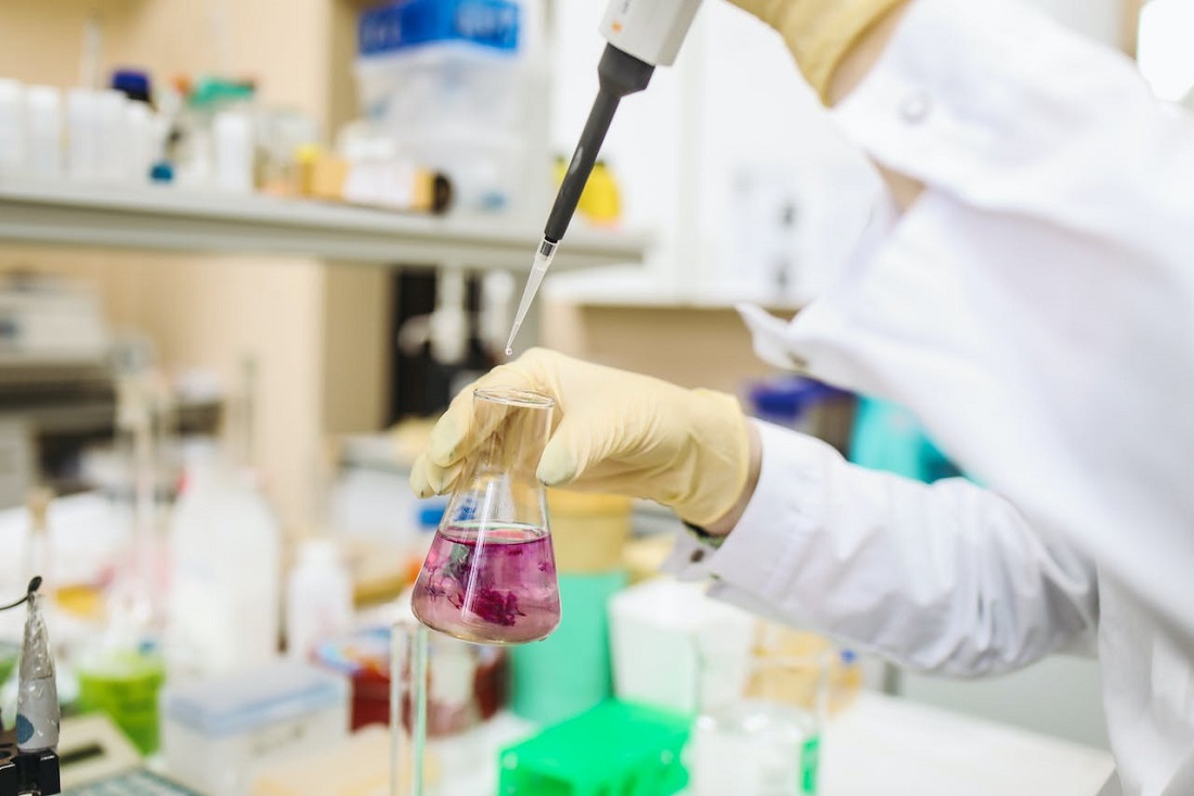 Altos precios de medicinas presionarán sistemas de salud, anticipan