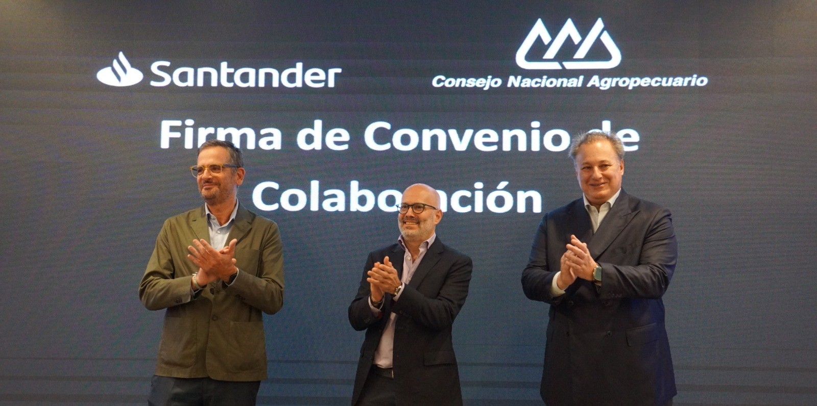 Santander México y CNA se alían para financiar a productores agrícolas