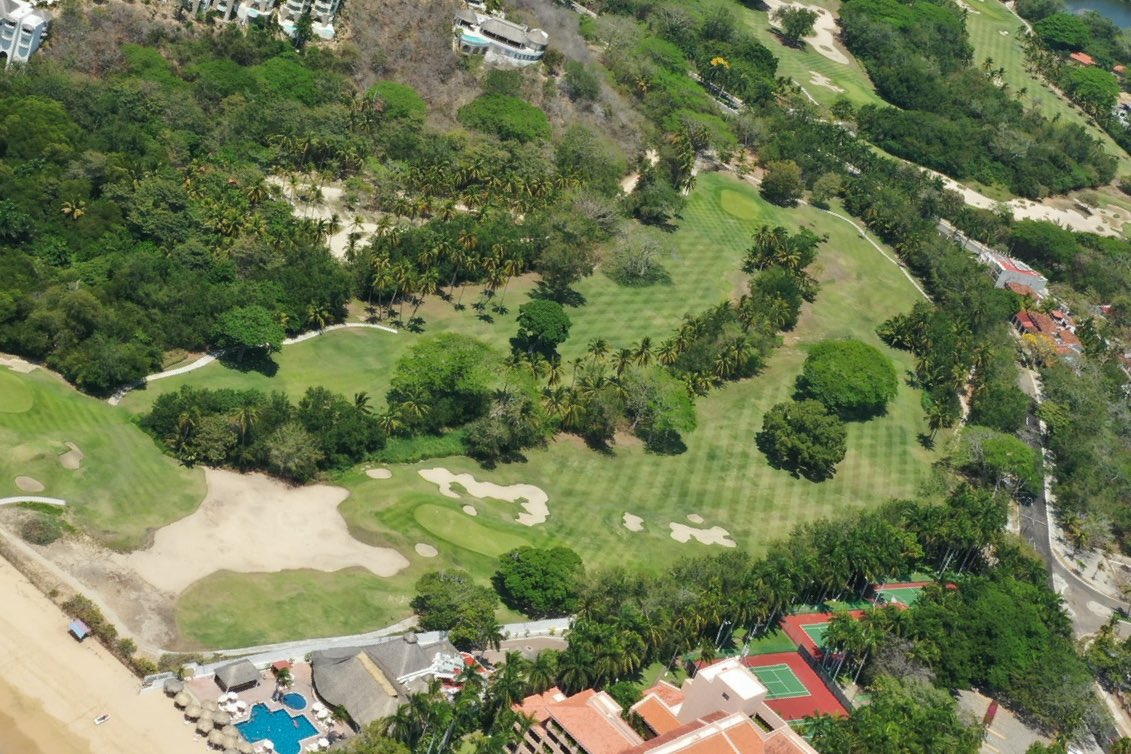 Salinas Pliego se adjudica un triunfo en la batalla por el campo de golf de Tangolunda