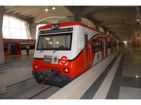 AMLO prevé inaugurar el tren al AIFA entre julio y agosto