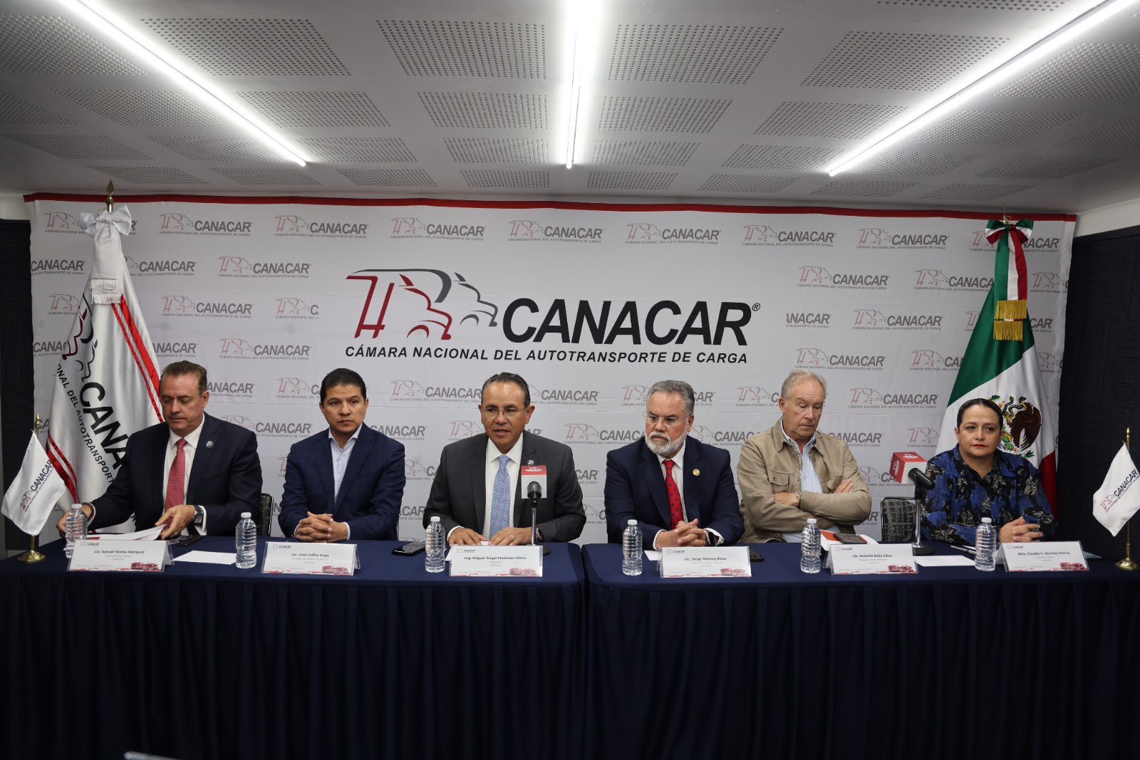 Canacar estima pérdidas de 10,000 mdp por bloqueos carreteros en Puebla