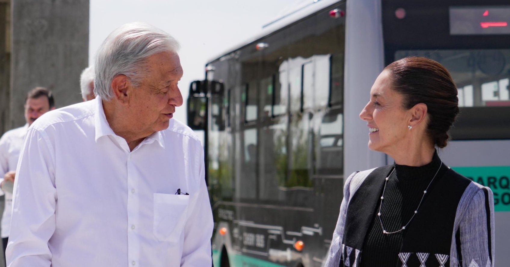 AMLO recomienda a Sheinbaum no hacer una reforma fiscal