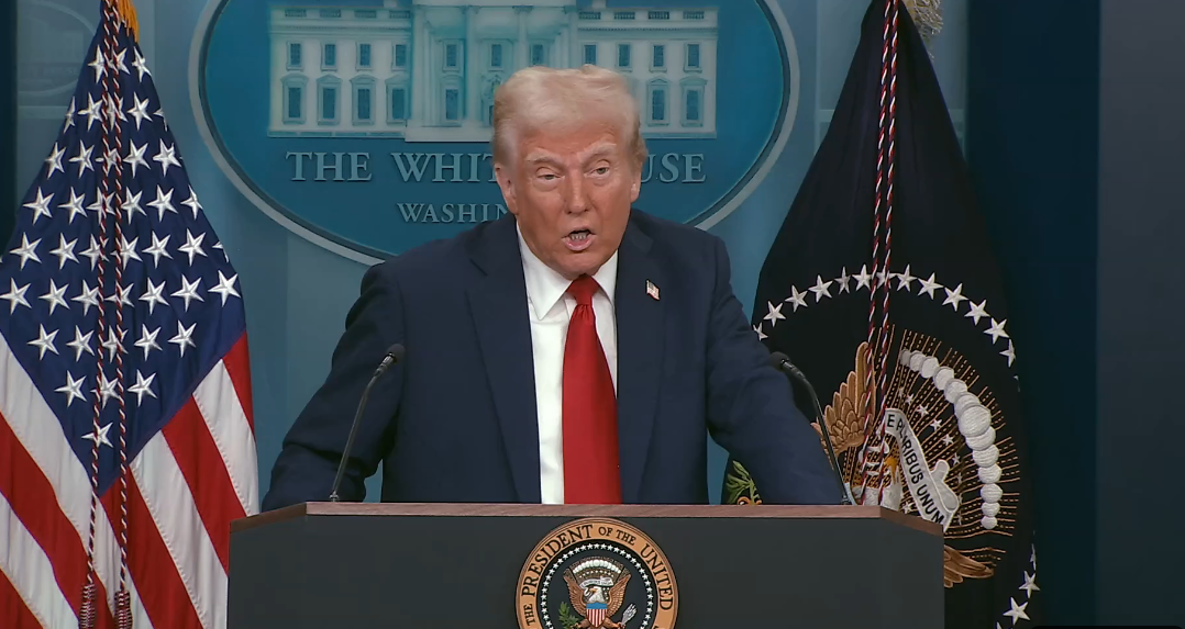 Trump mantiene amenaza: se aplicarán aranceles contra México y Canadá