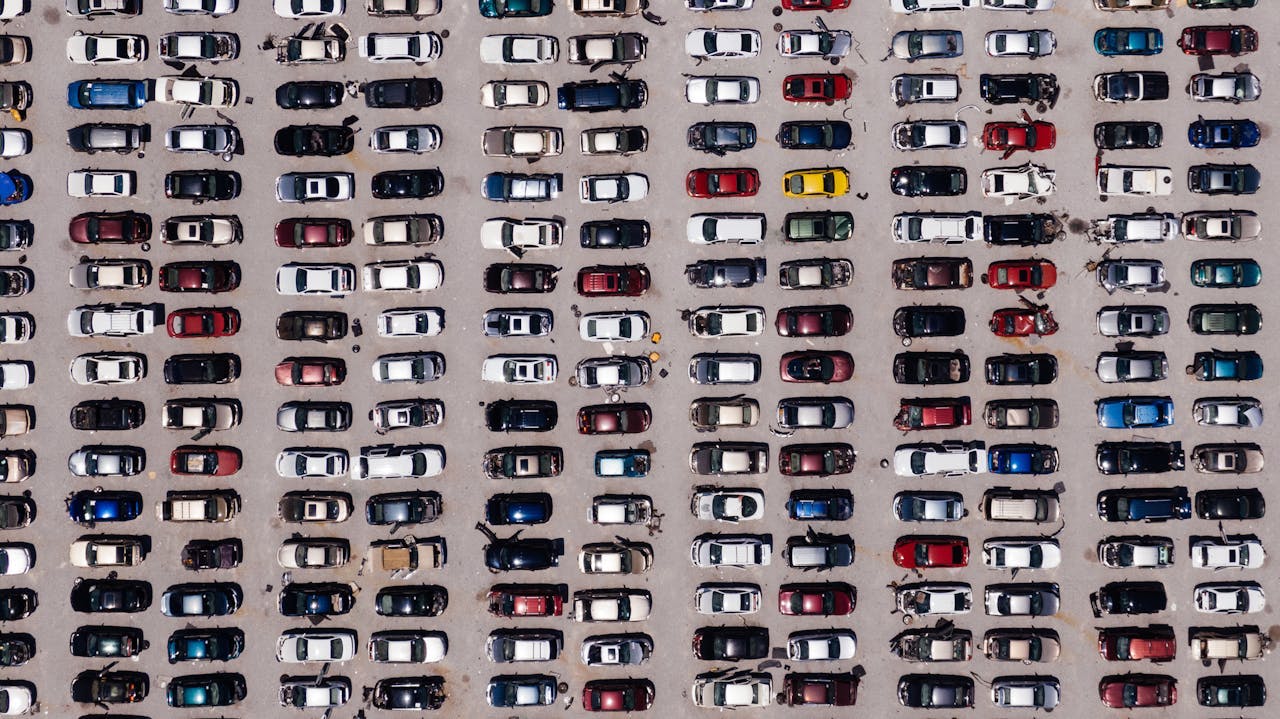 Trump anuncia aranceles de 25% a los automóviles importados