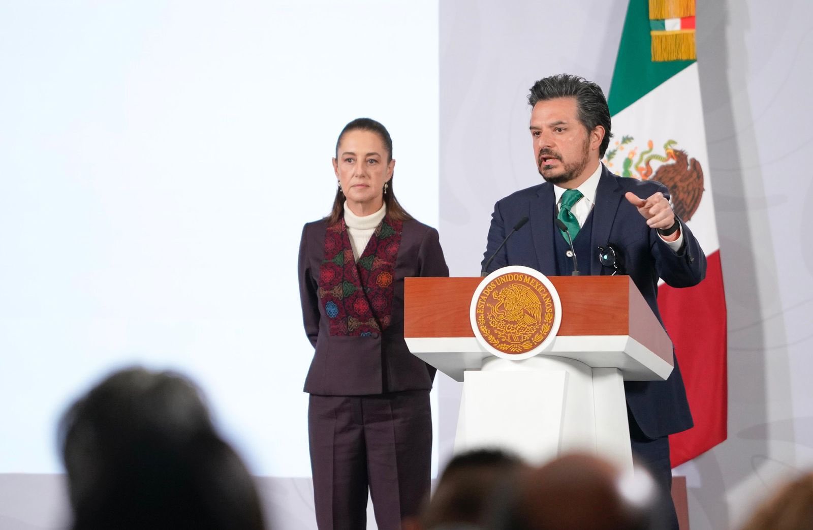 Claudia Sheinbaum y Zoé Robledo / @Tu_IMSS